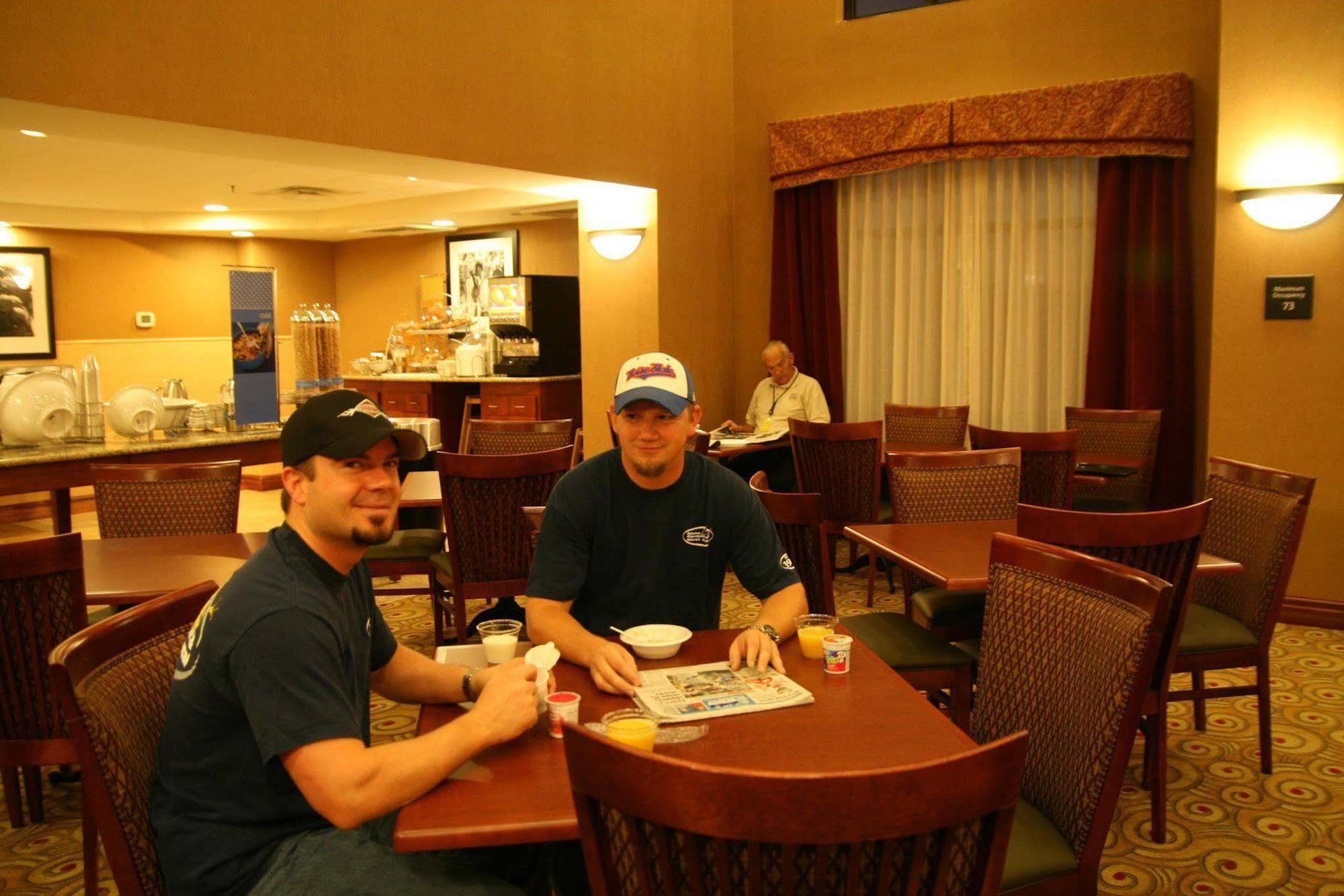 Hampton Inn & Suites מדיסונוויל מסעדה תמונה